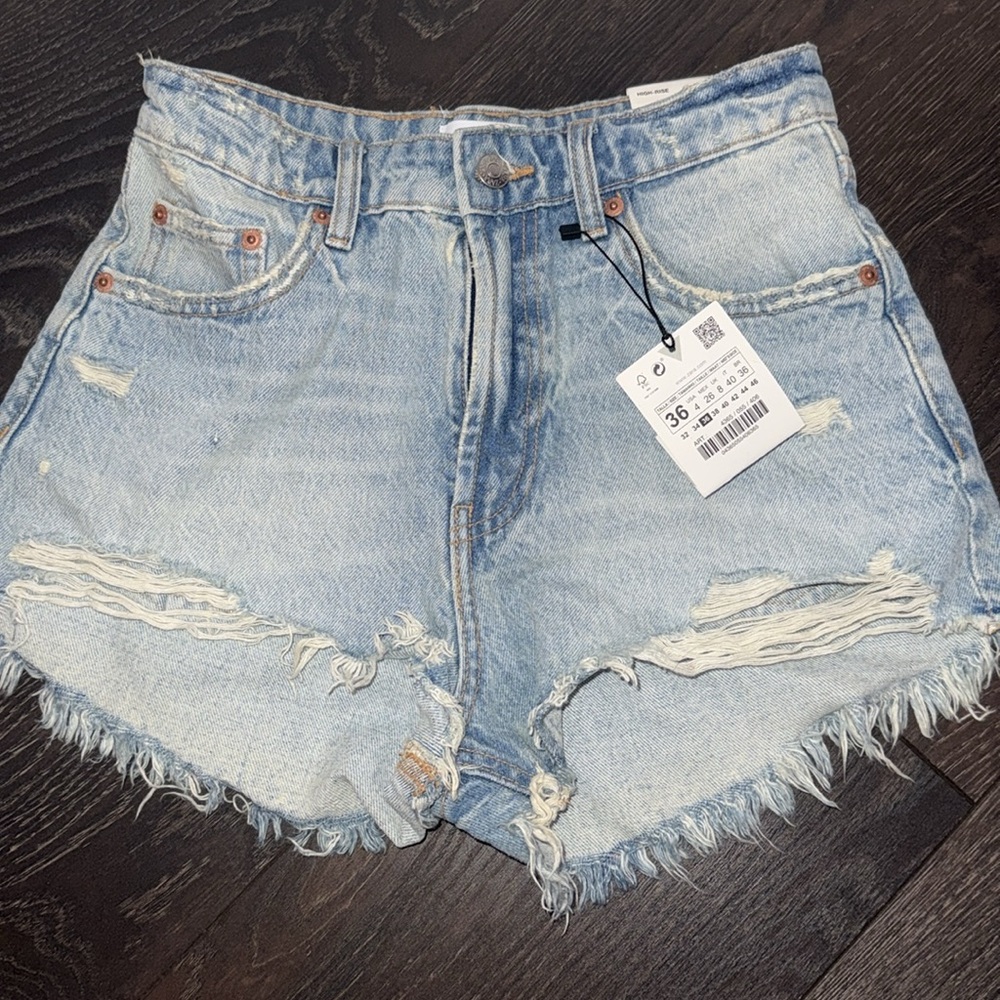 NWTS Zara Distressed Denim Shorts Size 26
